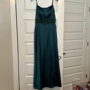 Hunter green formal gown - only wore it once. EXCELLENT CONDITION
